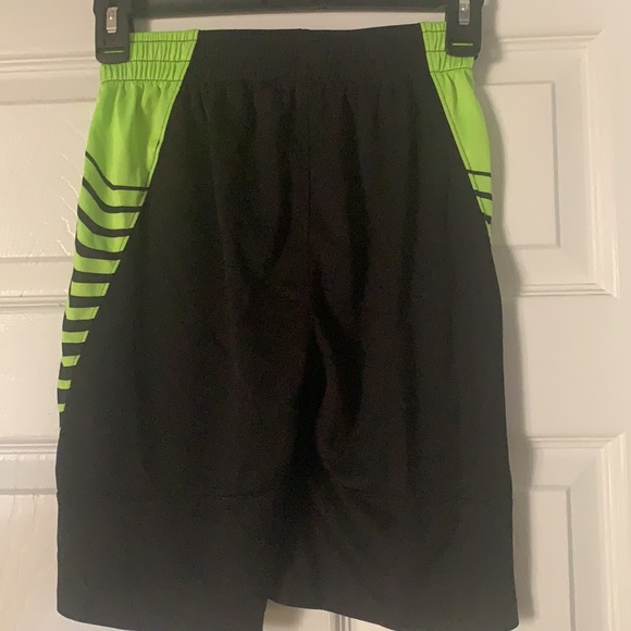 Old navy active shorts size med - Picture 3 of 3